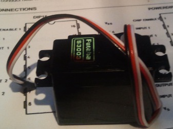 Servo S3003.
